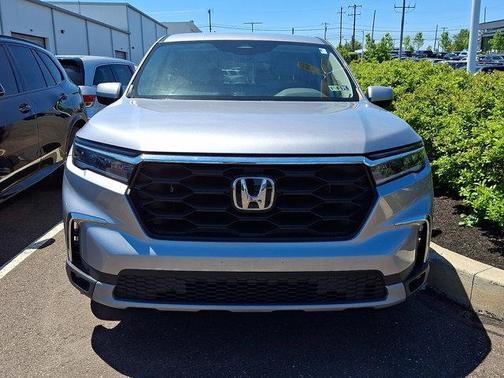 Lunar Silver Metallic 2023 Honda Pilot AWD EX-L 8 Passenger