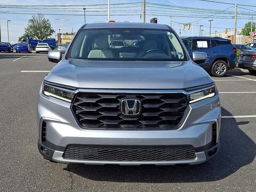 Lunar Silver Metallic 2023 Honda Pilot AWD EX-L 8 Passenger