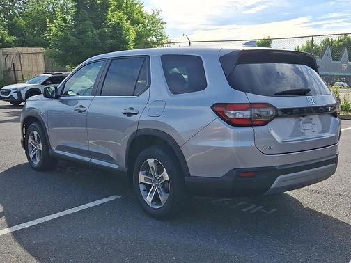 Lunar Silver Metallic 2023 Honda Pilot AWD EX-L 8 Passenger