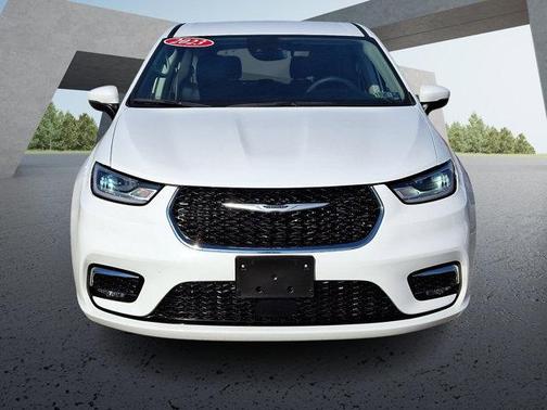 2023 Chrysler Pacifica Touring-L