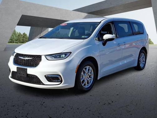 2023 Chrysler Pacifica Touring-L