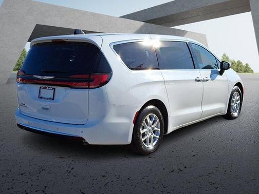 2023 Chrysler Pacifica Touring-L