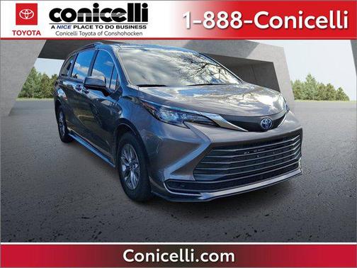 2024 Toyota Sienna LE