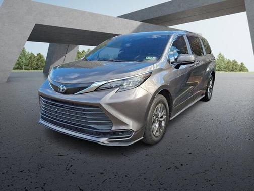 2024 Toyota Sienna LE