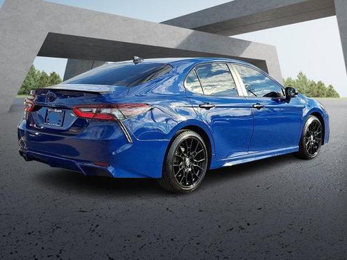 2024 Toyota Camry Hybrid SE