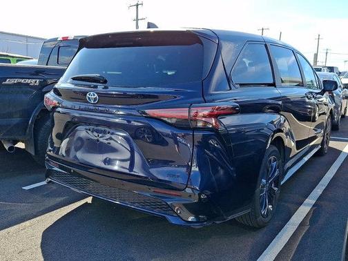 2025 Toyota Sienna XSE 7 Passenger