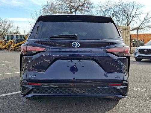 2025 Toyota Sienna XSE 7 Passenger