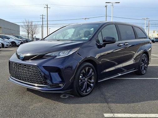 2025 Toyota Sienna XSE 7 Passenger