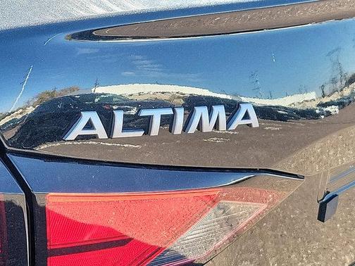 2025 Nissan Altima SR FWD