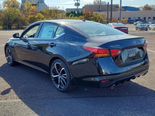 2025 Nissan Altima SR FWD