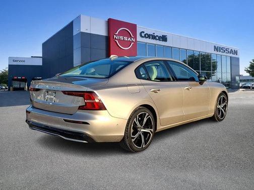 2024 Volvo S60 B5 Plus Dark Theme