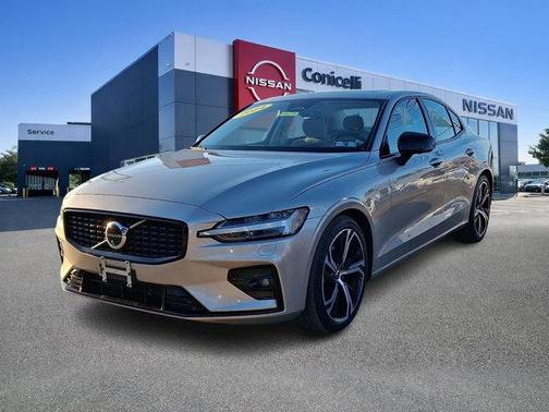 2024 Volvo S60 B5 Plus Dark Theme
