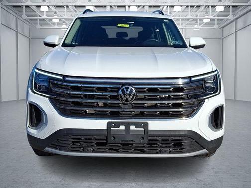 Deep Black Pearl 2025 Volkswagen Atlas 2.0T SE w/Technology 4MOTION