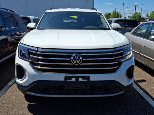 Deep Black Pearl 2025 Volkswagen Atlas 2.0T SE w/Technology 4MOTION