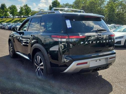 2025 Nissan Pathfinder Platinum 4WD