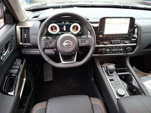 2025 Nissan Pathfinder Platinum 4WD