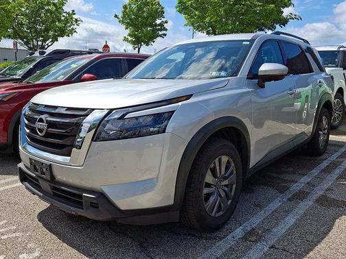 Brilliant Silver Metallic 2025 Nissan Pathfinder SV FWD