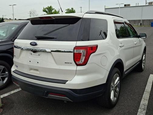 White Platinum Metallic Tri-Coat 2019 Ford Explorer XLT