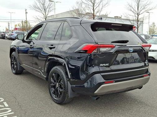 2022 Toyota RAV4 Hybrid SE