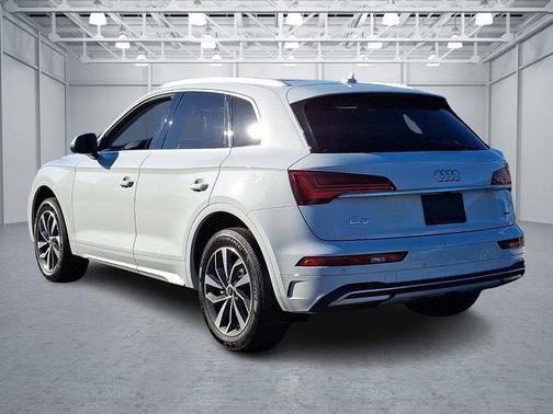 Glacier White Metallic 2021 Audi Q5 45 Premium