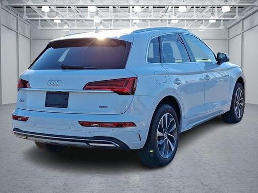 Glacier White Metallic 2021 Audi Q5 45 Premium