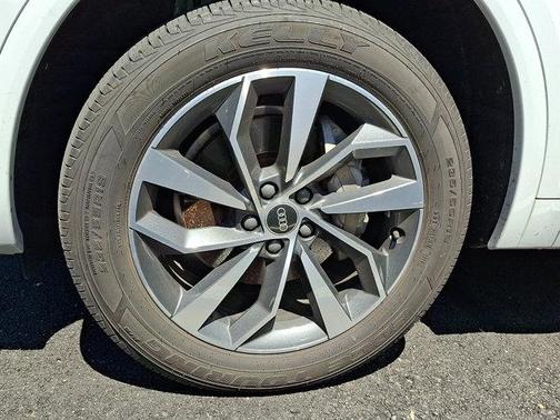 Glacier White Metallic 2021 Audi Q5 45 Premium