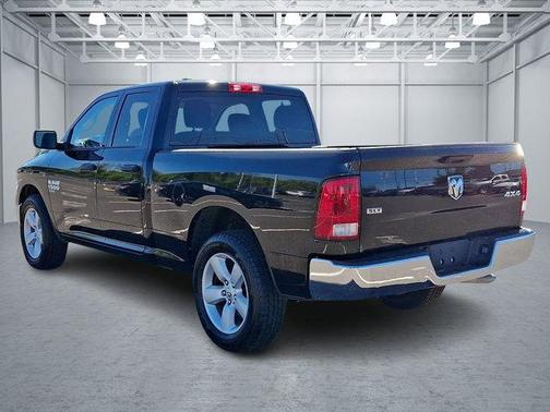 Diamond Black Crystal Pearlcoat 2024 RAM 1500 Classic SLT