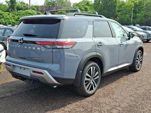 2025 Nissan Pathfinder Platinum 4WD