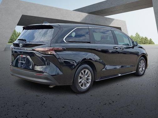 2025 Toyota Sienna XLE