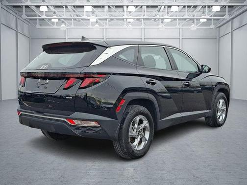 2023 Hyundai TUCSON SE