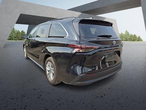 2024 Toyota Sienna XLE 7 Passenger