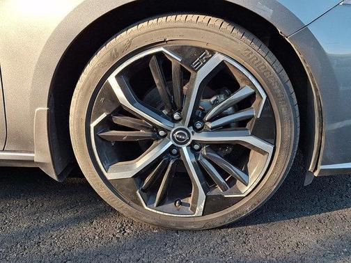 Gun Metallic 2024 Nissan Altima SR FWD