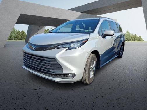 2022 Toyota Sienna XLE
