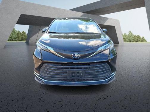 2021 Toyota Sienna XLE 7 Passenger