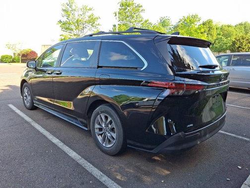2021 Toyota Sienna XLE 7 Passenger