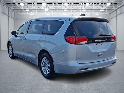 Silver Mist Clearcoat 2022 Chrysler Voyager LX