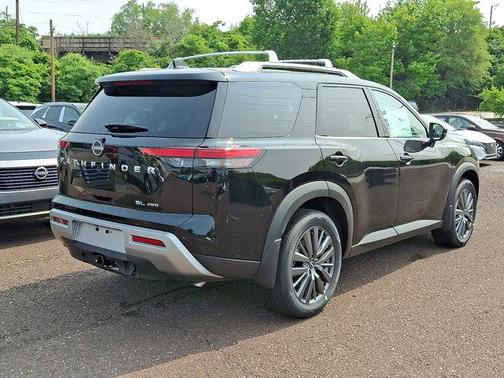 2025 Nissan Pathfinder SL 4WD