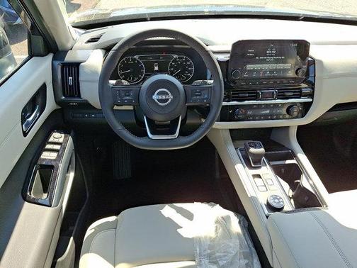 2025 Nissan Pathfinder SL 4WD