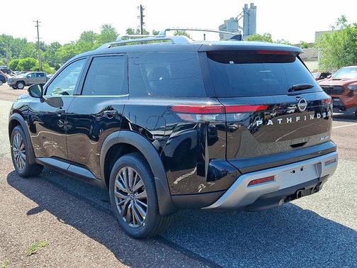 2025 Nissan Pathfinder SL 4WD