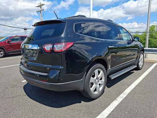 Mosaic Black Metallic 2017 Chevrolet Traverse 1LT