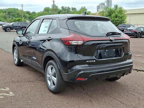 2025 Nissan Kicks S