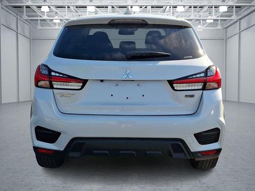 White Diamond 2025 Mitsubishi Outlander Sport 2.0 LE