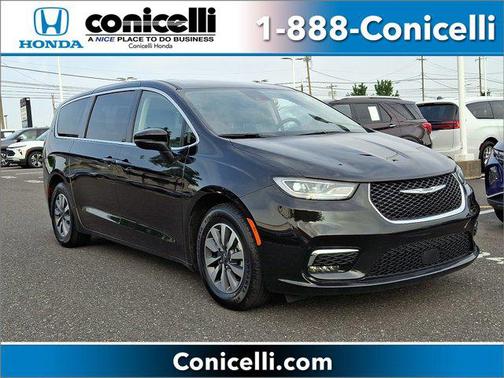 2023 Chrysler Pacifica Hybrid Touring L
