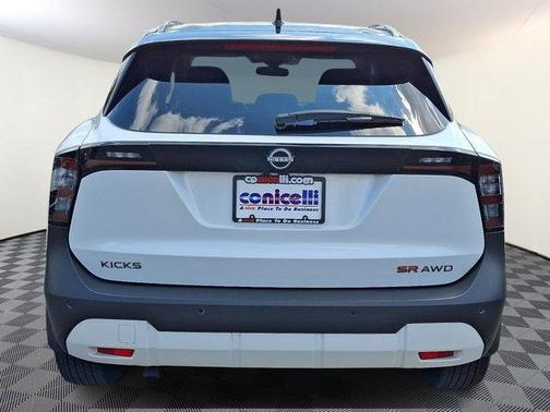 2025 Nissan Kicks SR