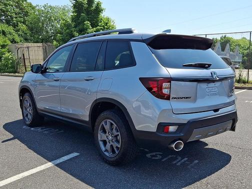 Lunar Silver Metallic 2024 Honda Passport AWD TrailSport