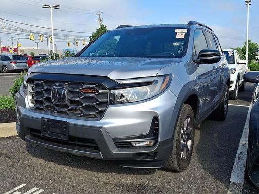 Lunar Silver Metallic 2024 Honda Passport AWD TrailSport