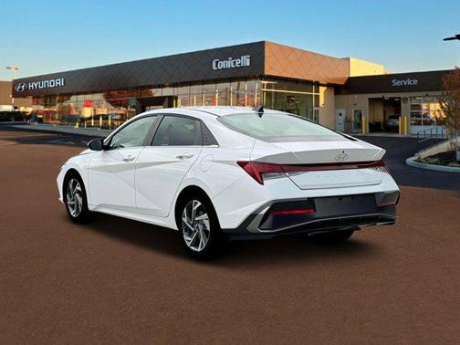 2025 Hyundai ELANTRA SEL
