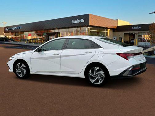 2025 Hyundai ELANTRA SEL