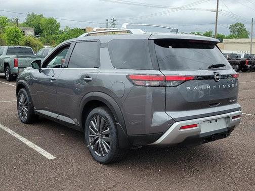 2025 Nissan Pathfinder SL 4WD