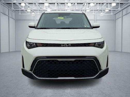 Snow White Pearl 2023 Kia Soul LX